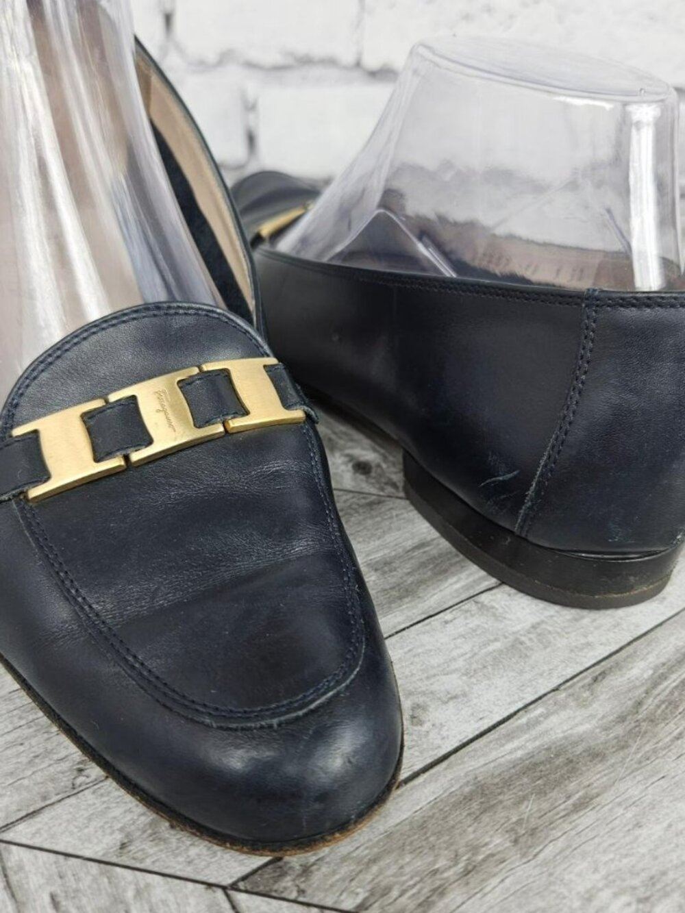 Salvatore Ferragamo Boutique Navy Leather Loafer Flats Womens 9 AAA Narrow Shoes